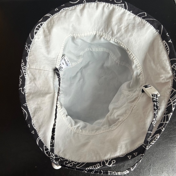 Puffin Gear Black & White Animal Print UPF 50 Bucket Style Sun Hat - Picture 8 of 13